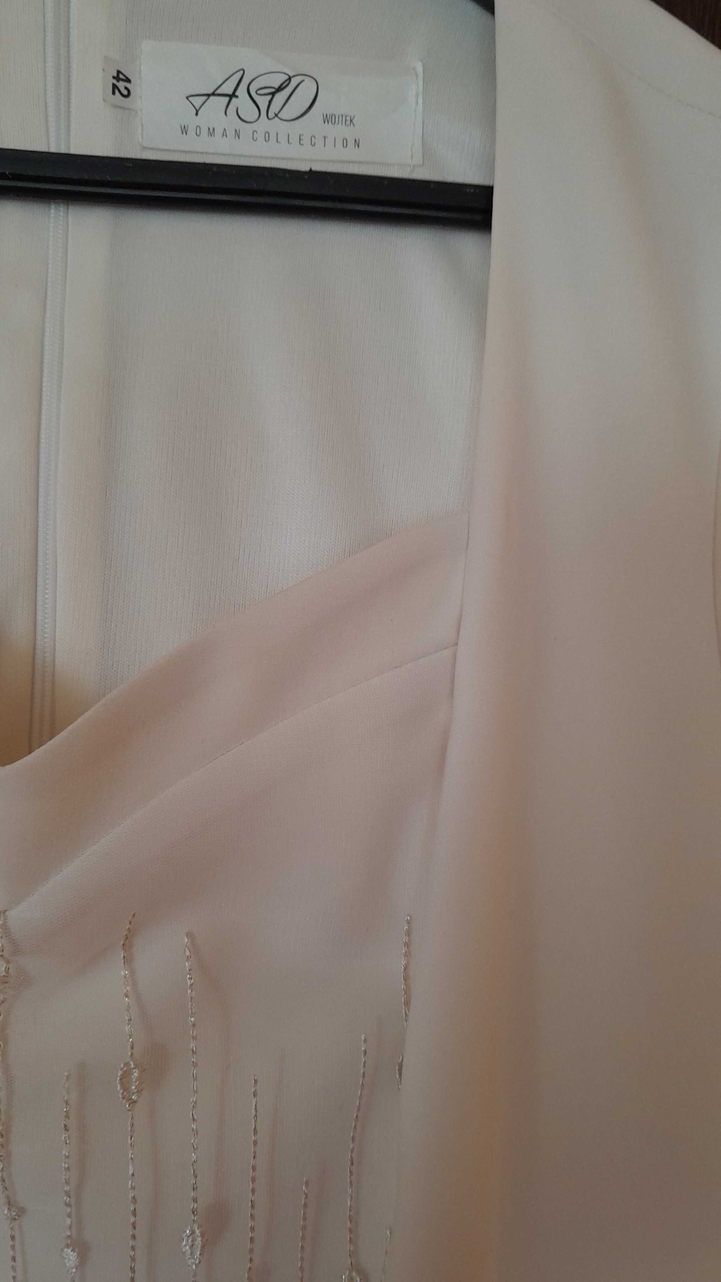 elegancka  kremowa  sukienka ze śliczną wstawką  rozm.40/42