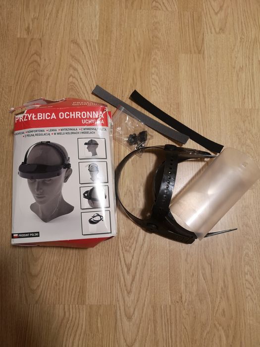 Przyłbica ochronna uchylna