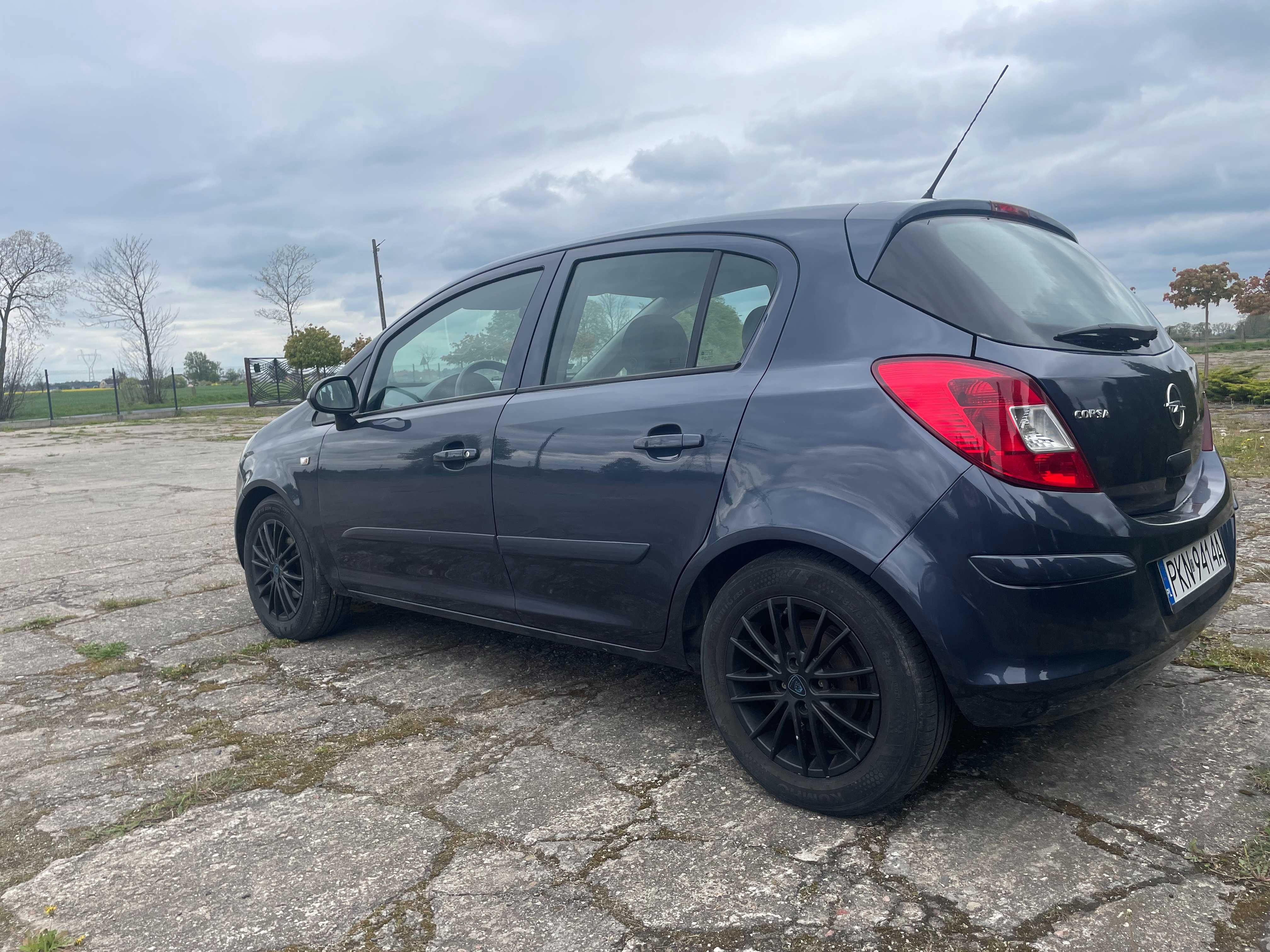 Opel corsa D 1.2b 5d super stan