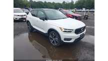 Volvo XC 40 R-design/4x4/Kamery 360st/Alcantara/