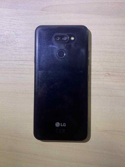 czarny smartfon/ telefon LG K40