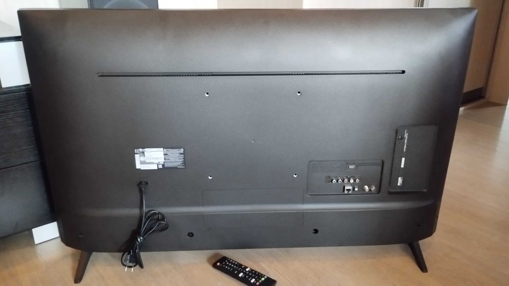 Смарт телевизор LG 43"