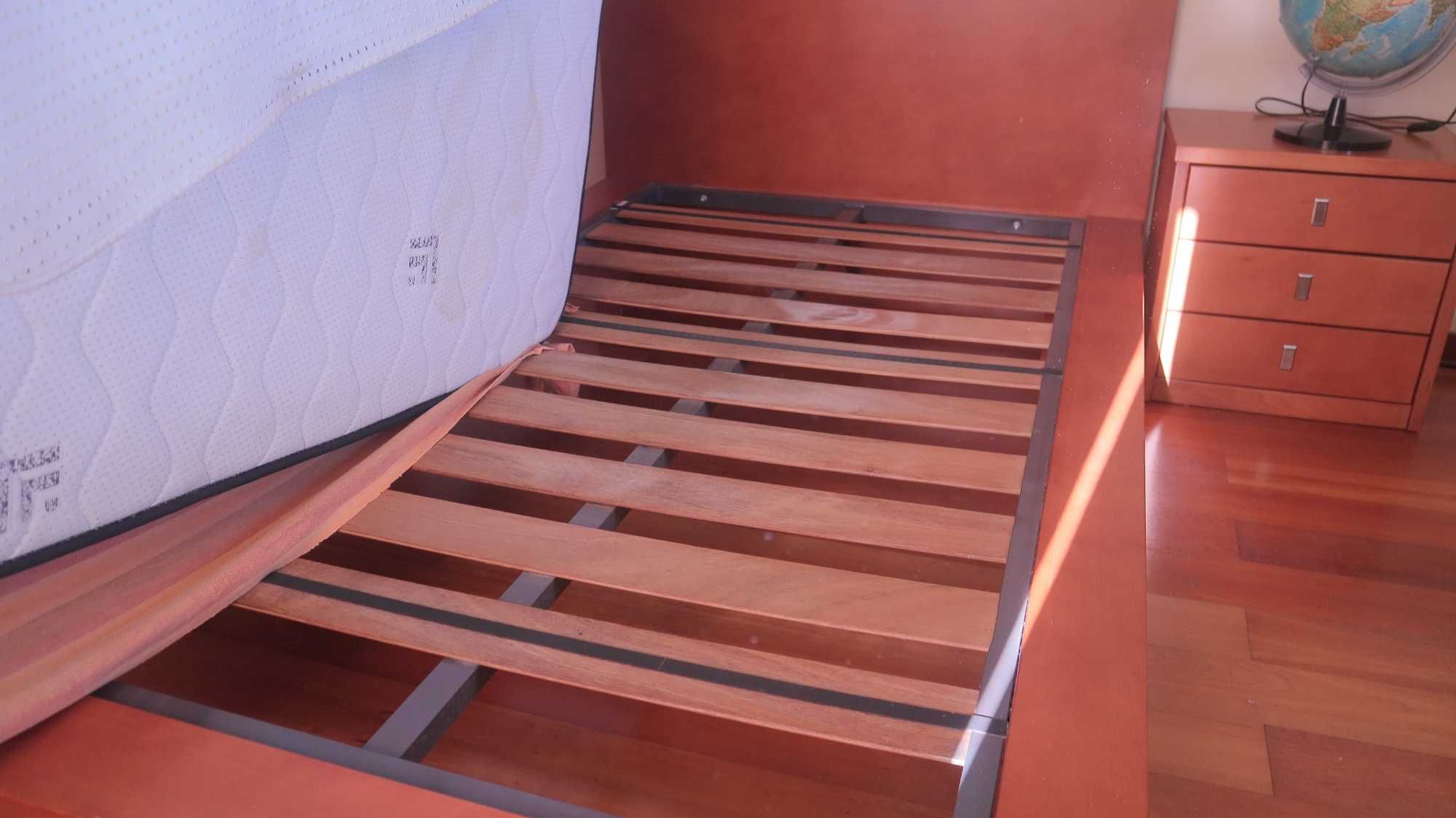 Estrado de Solteiro - Madeira com Ripas Flexíveis