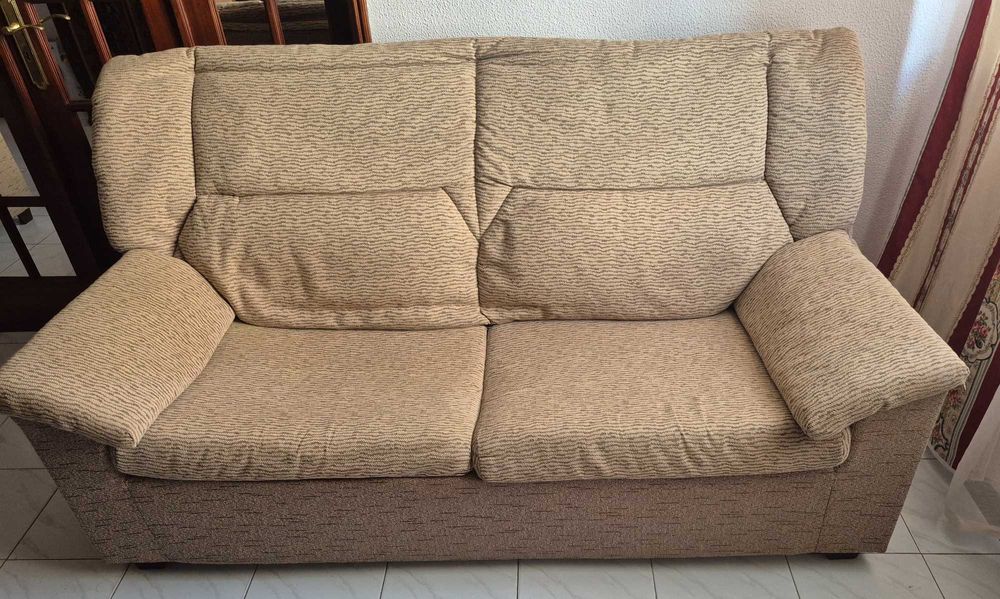 Sofa de tecido de 3 lugares