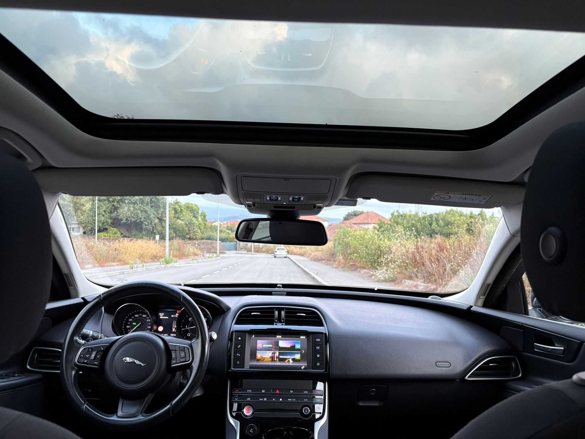 Jaguar XE 2.0 D Aut /Possibilidade de financiamento