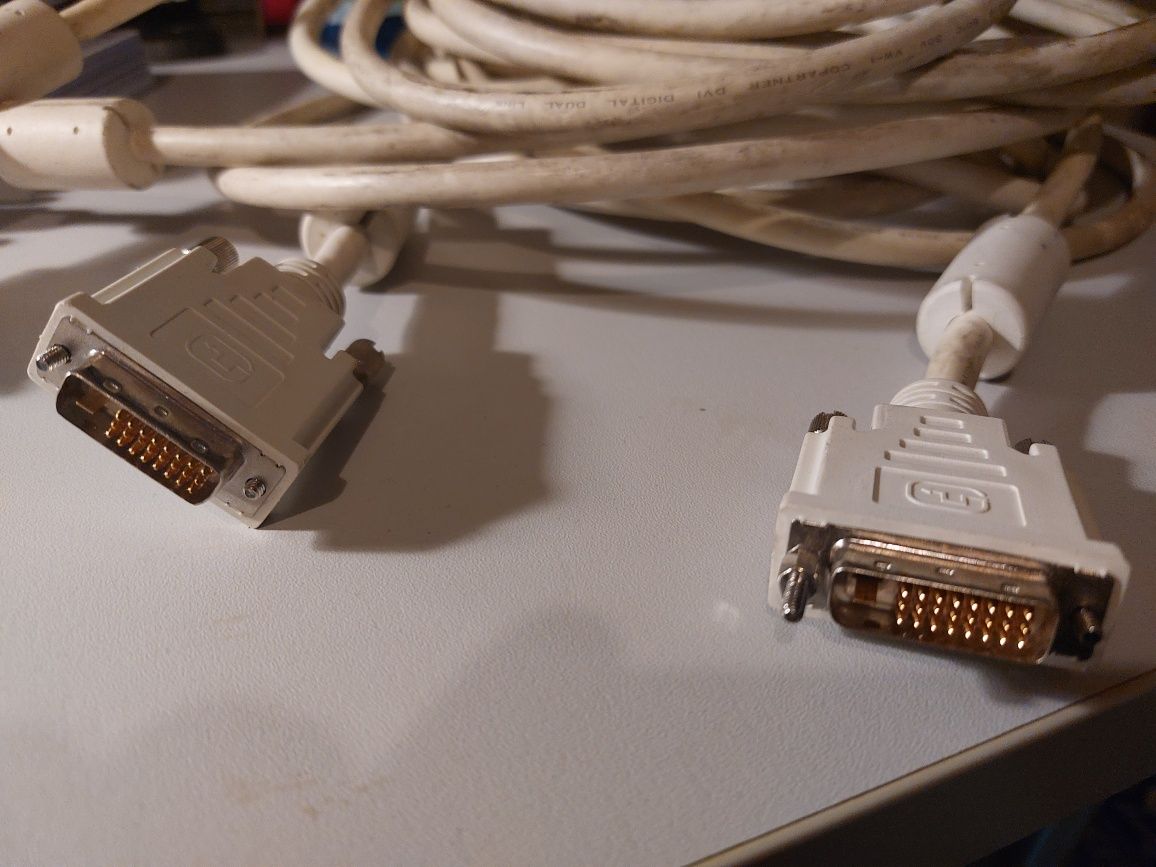 Kabel DVI do połączenia komputera  4 metry 2 szt