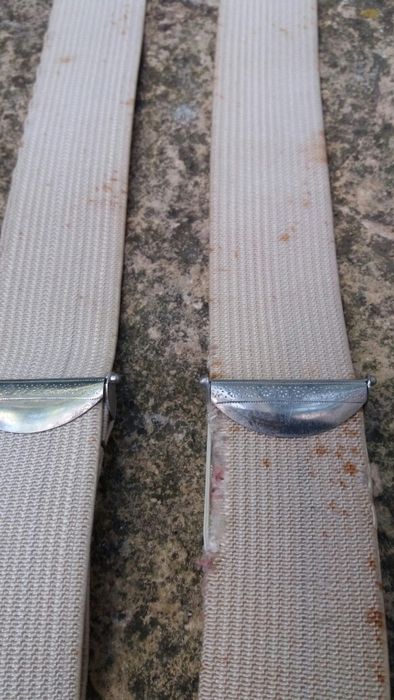 Suspensorios  muito antigos(indumentária de teatro))