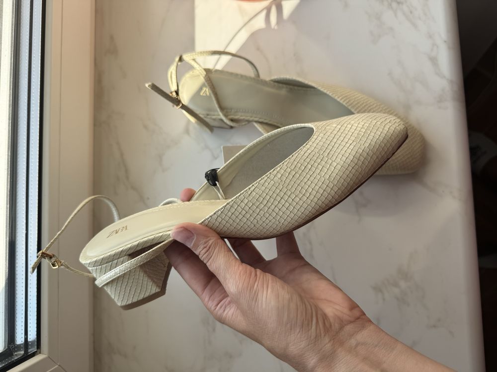 Босоніжки Zara 40р