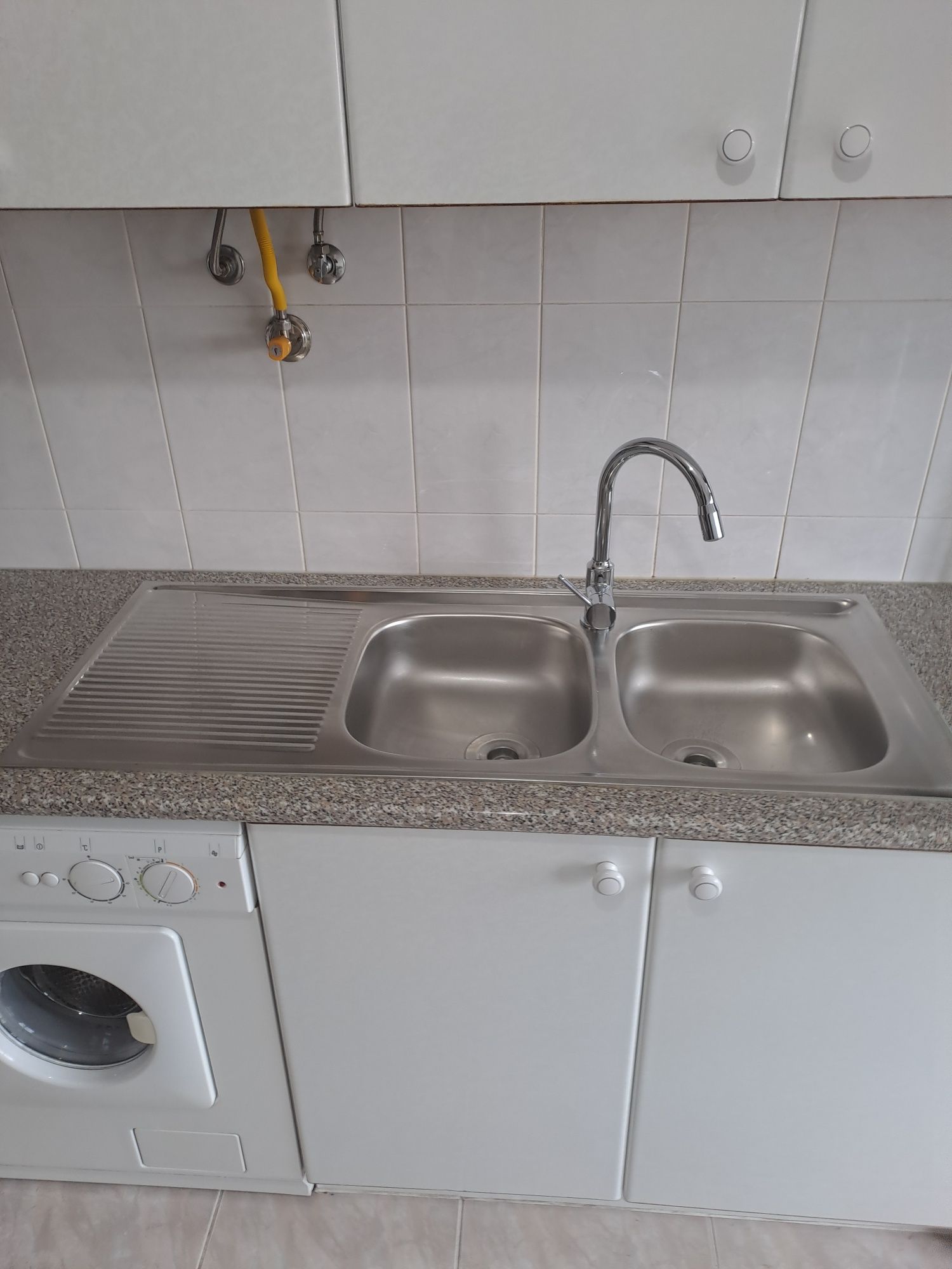 Cozinha completa usada