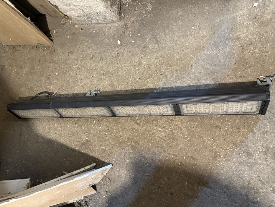 Lampa led linear highbay