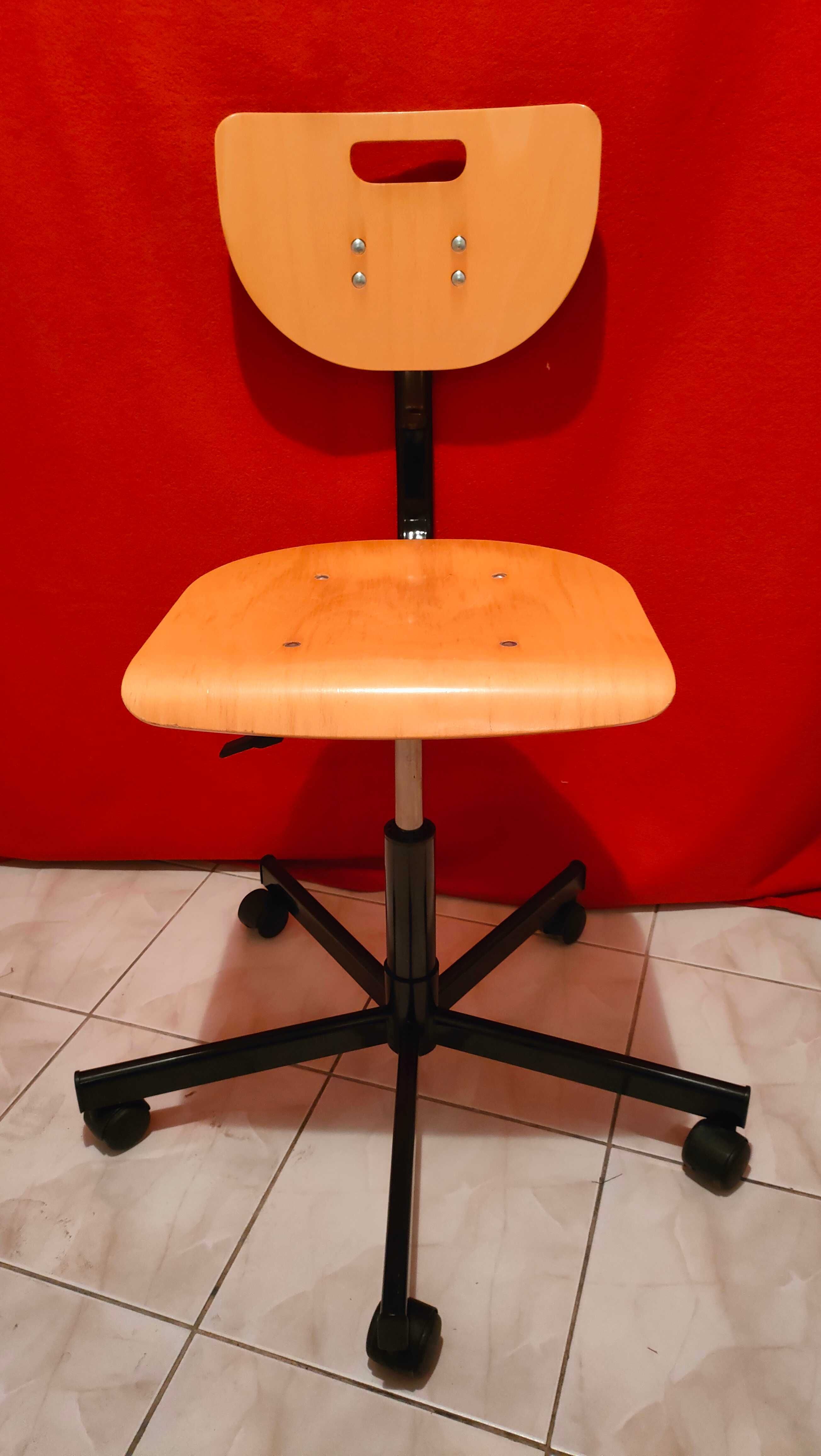 Krzesło obrotowe drewniane techniczne