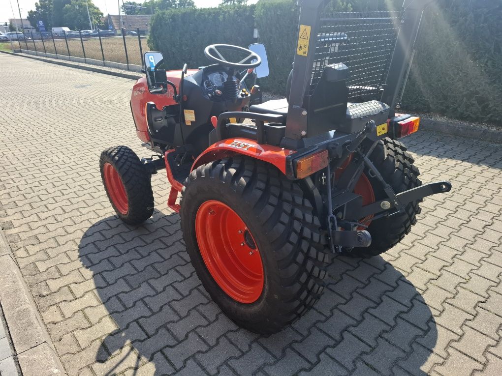 Mikrociągnik ogrodniczy Kubota B2-231 HST ROPS,23KM,4x4 (82 000 netto)
