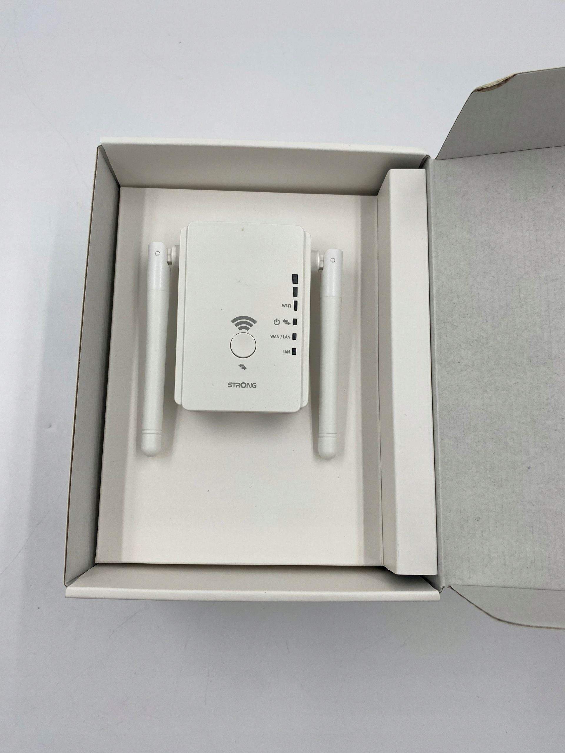 wzmacniacz sygnału wi-fi strong 300v2 max 300 mbit/s 2,4 ghz opis