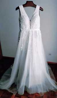 Elegancka suknia ślubna koronkowa perły