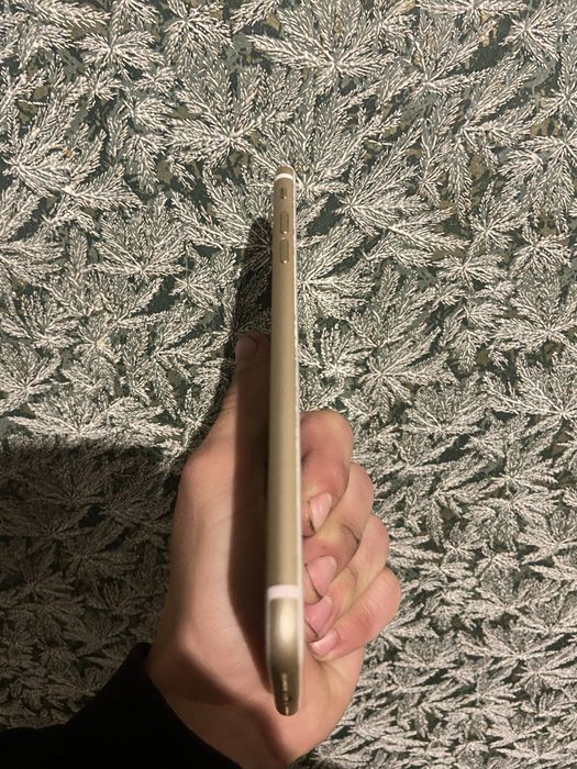 Айфон 7 + в идиальном состоянии