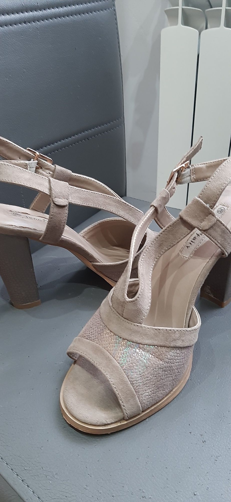 Buty obcasy 39 beżowe