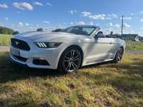 Ford Mustang Piękny mustang cabrio na lato