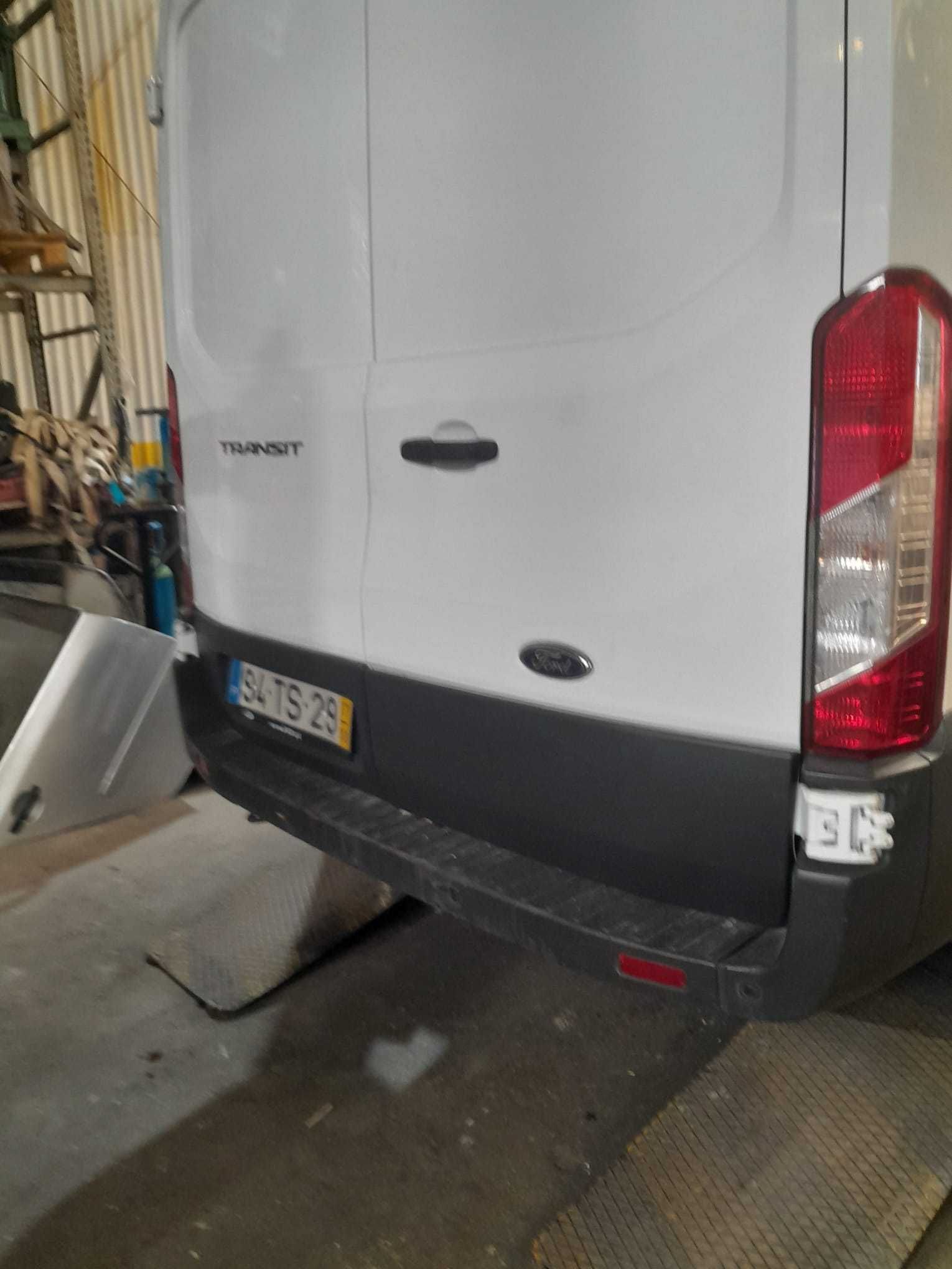 Carrinha comercial Ford Transit 2.0 eco blue.