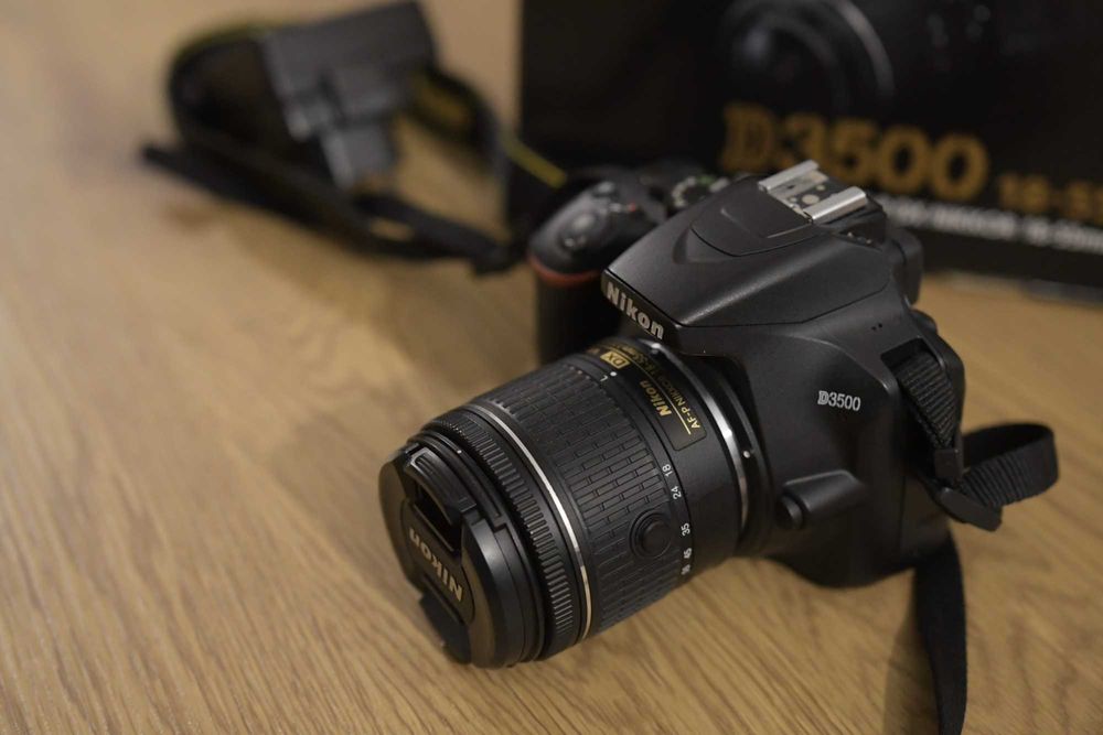 Nikon D3500  Znikomy przebieg z obiektywem