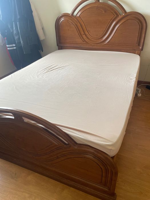 Doação cama Casal, sofá cama e secretária