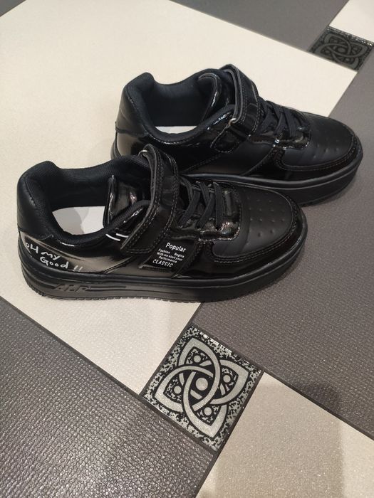 Кросівки на дівчинку, школа. Розмір 34(21 см) 
Кросівки на дівчинку, ш