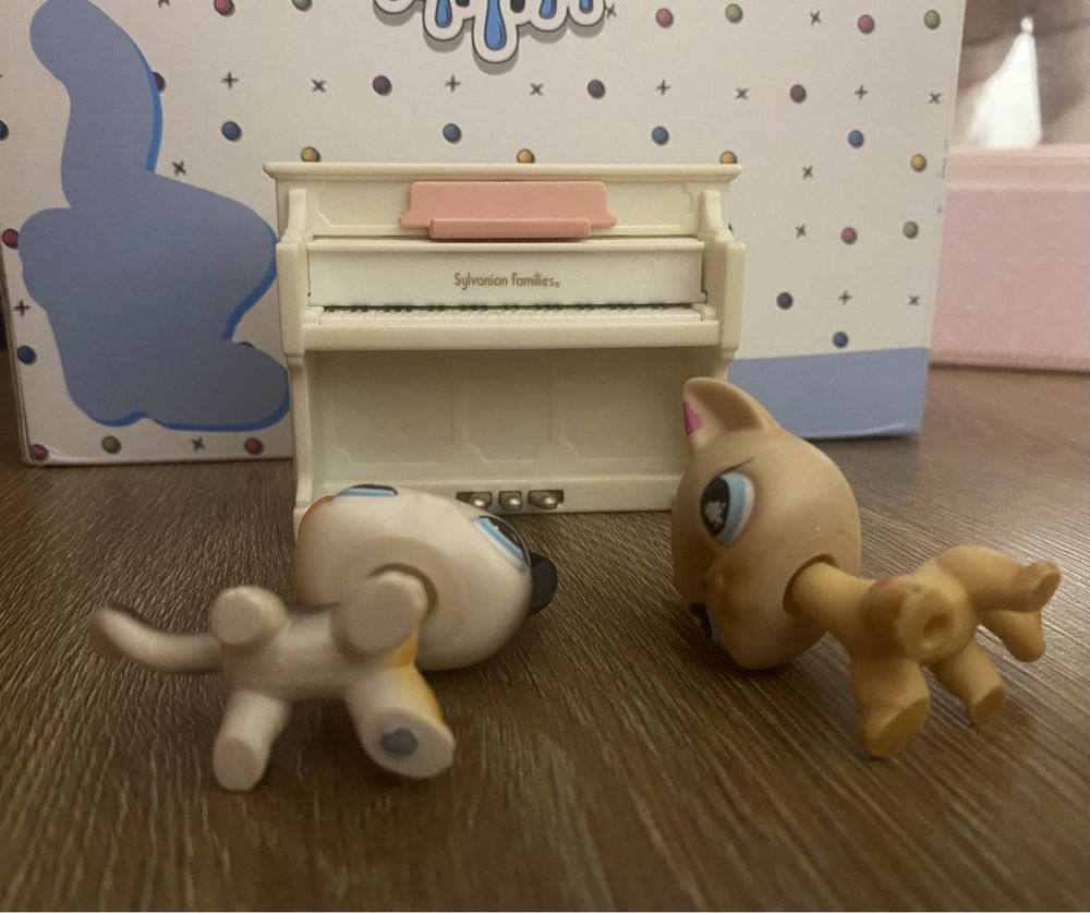 LPS figurki kotek shorthair+ pianino