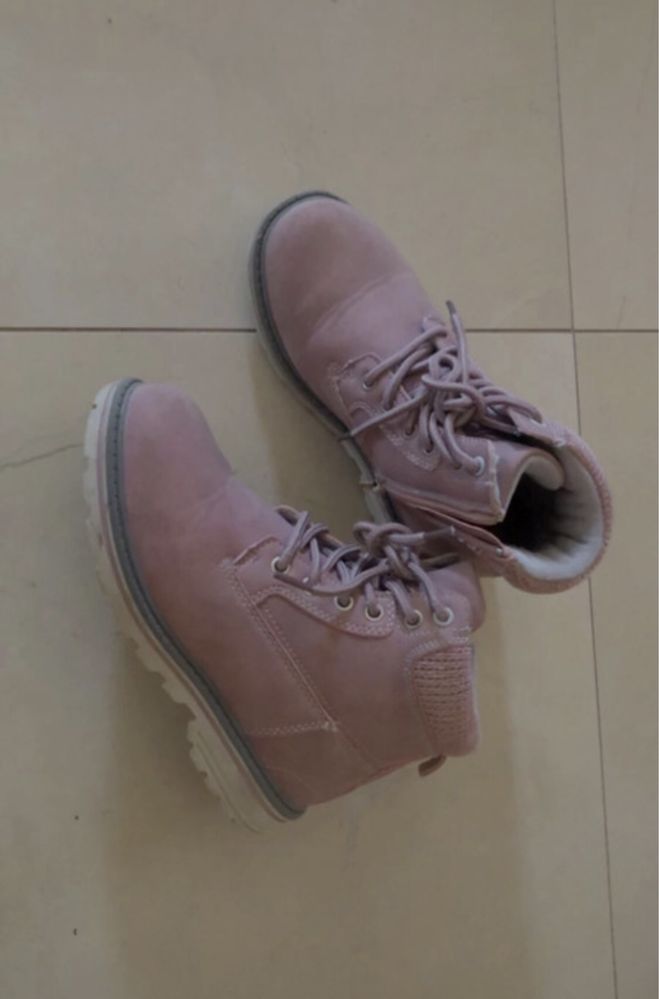 Botas de criança cor de rosa