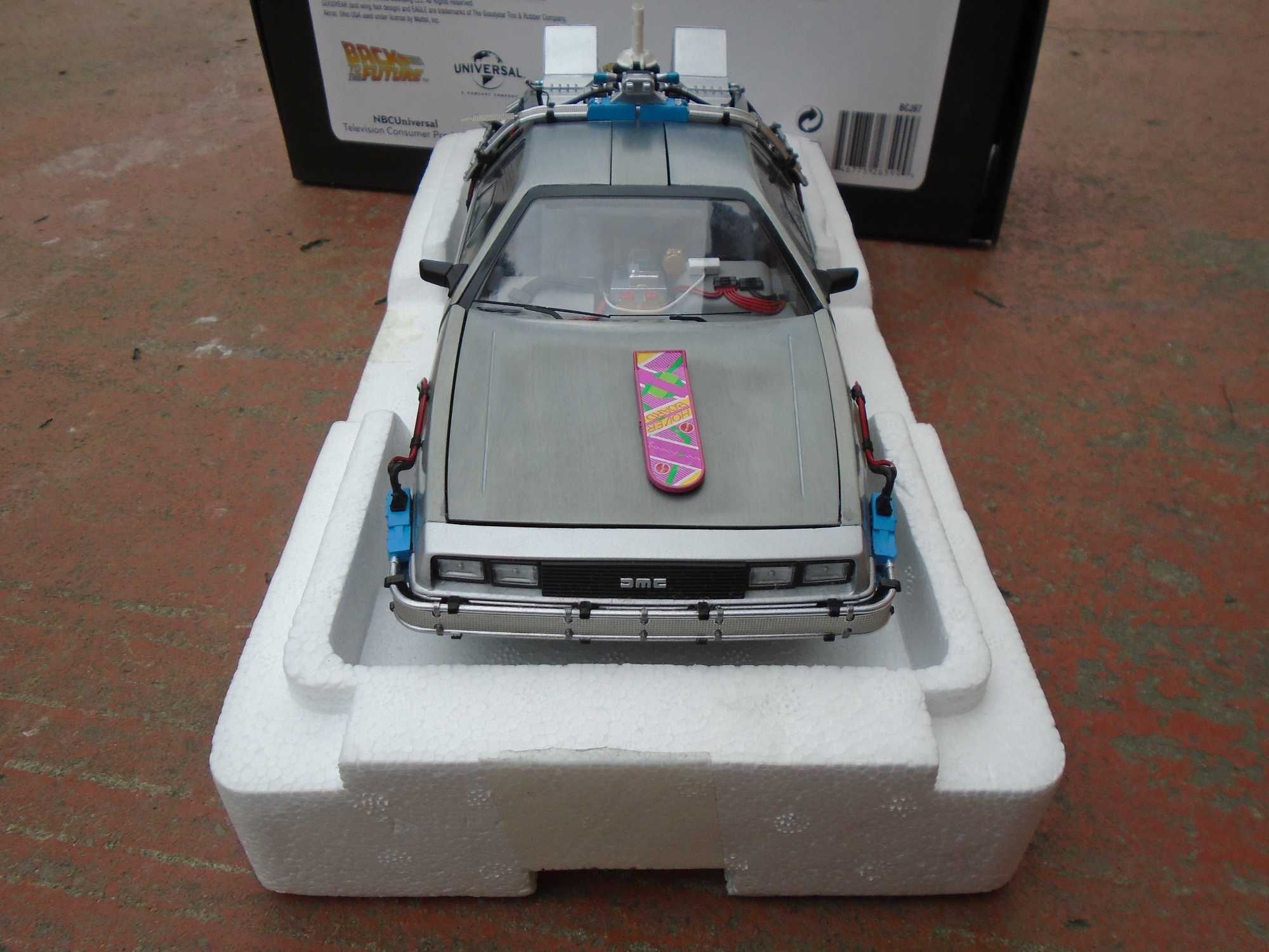 DeLorean DMC-12 Back To The Future  Hot Wheels Elite  Model 1:18