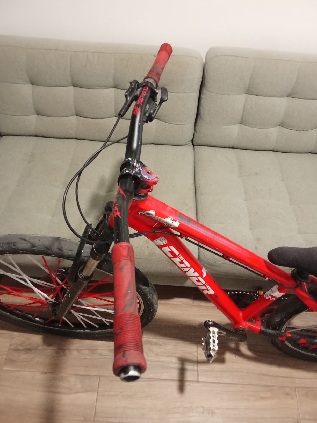Bicicleta BMX vermelha (entregue em 24h até 48h)