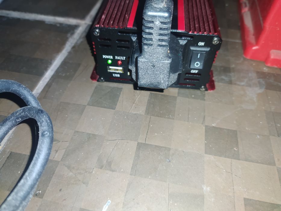 Продам інвертор12-220в, 2000 ват