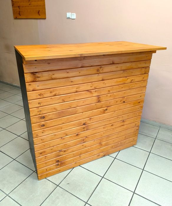 Duża lada sklepowa recepcja