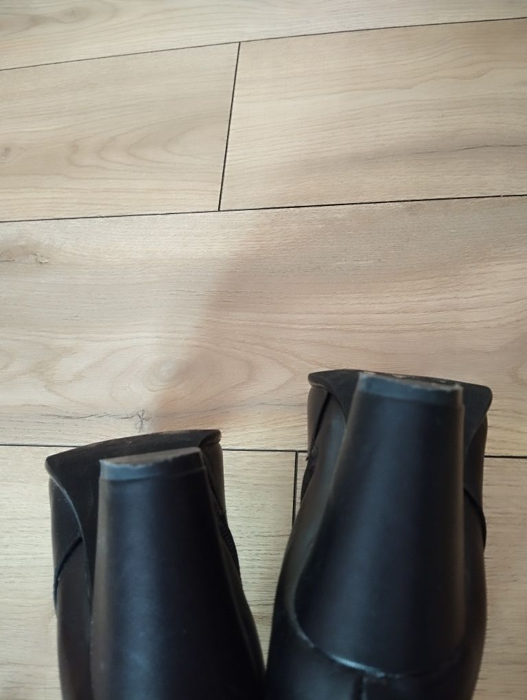 Botki z ozdobą r. 38