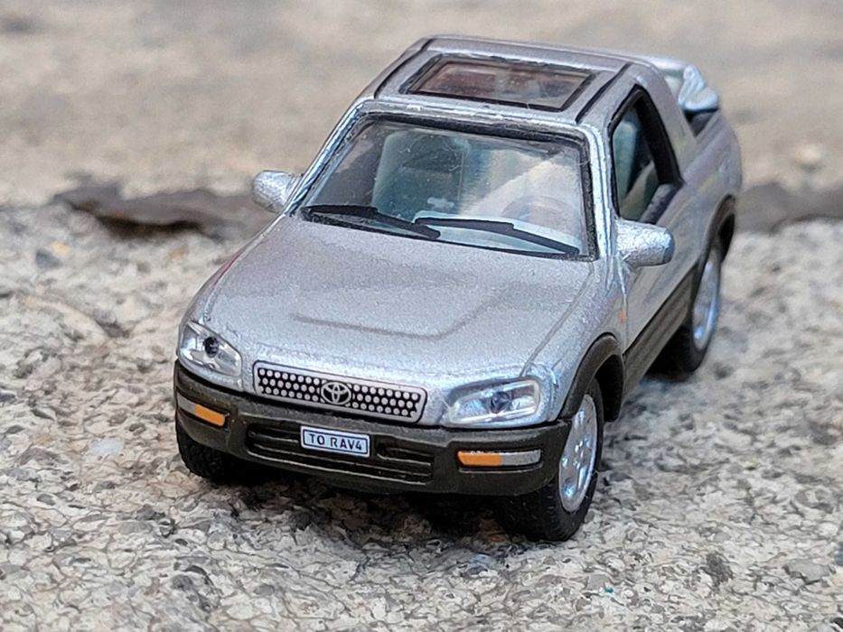 Kolekcja Toyota RAV4 modeli 1:72 makieta unikat hongwell