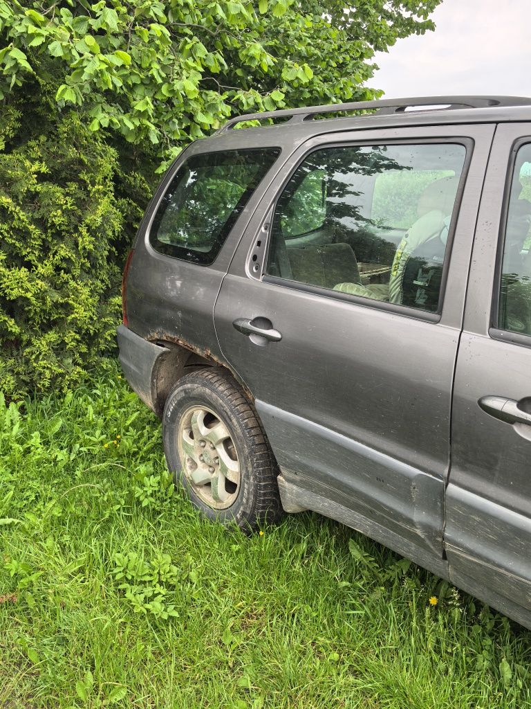 Samochód terenowy Mazda Tribute