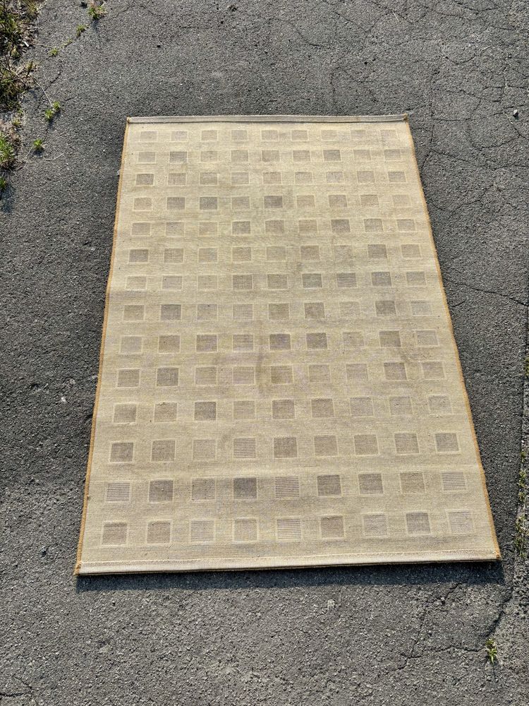 Продам килим у доброму стані