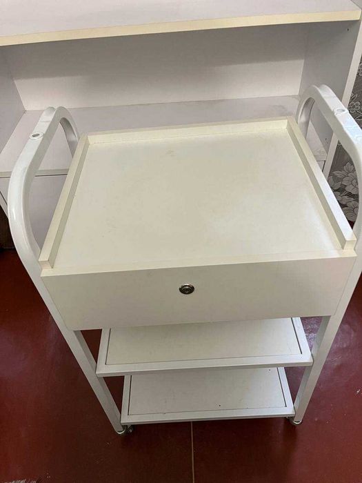 Візок косметологічний пересувний на колесах