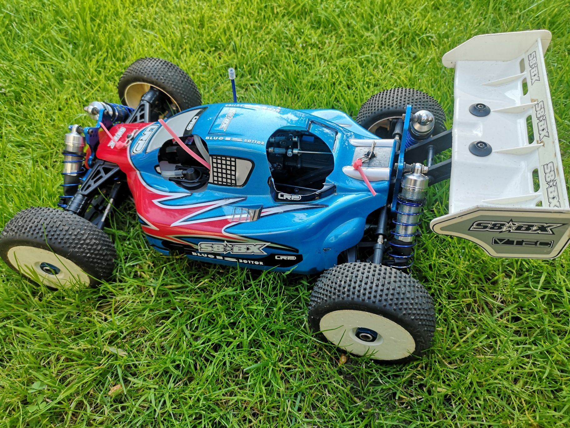 Model RC buggy 1:8 nitro LRP S8-BX2 bez silnika