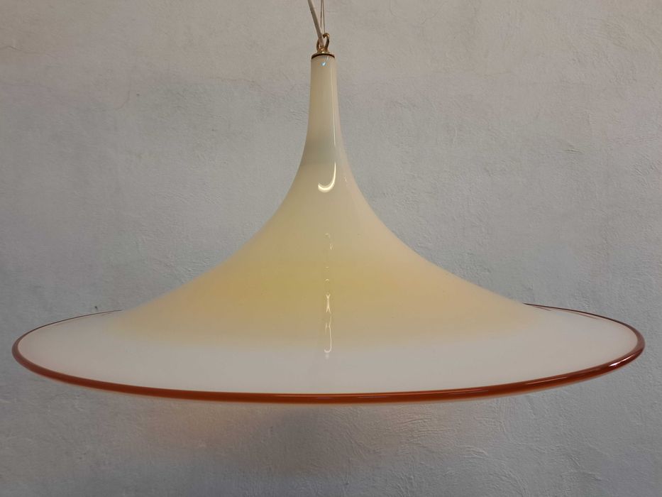 Żyrandol lampa Murano żółtawo biała kapelusz szpiczasty spodek