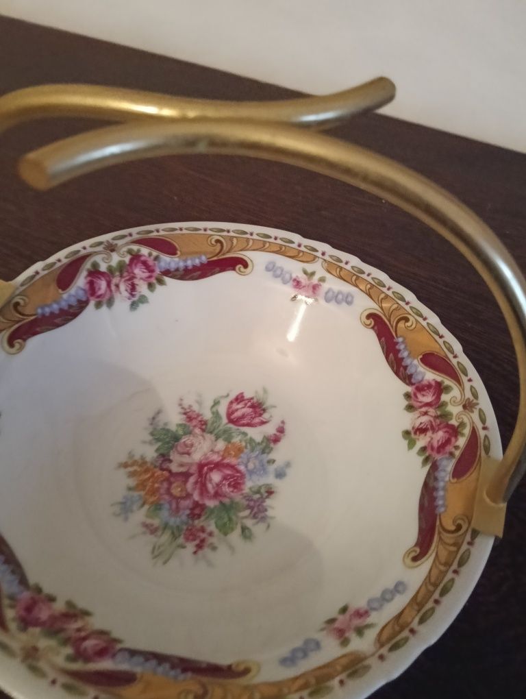 Prato com pega em porcelana Vizavi em excelente estado 17 cm diâmetro