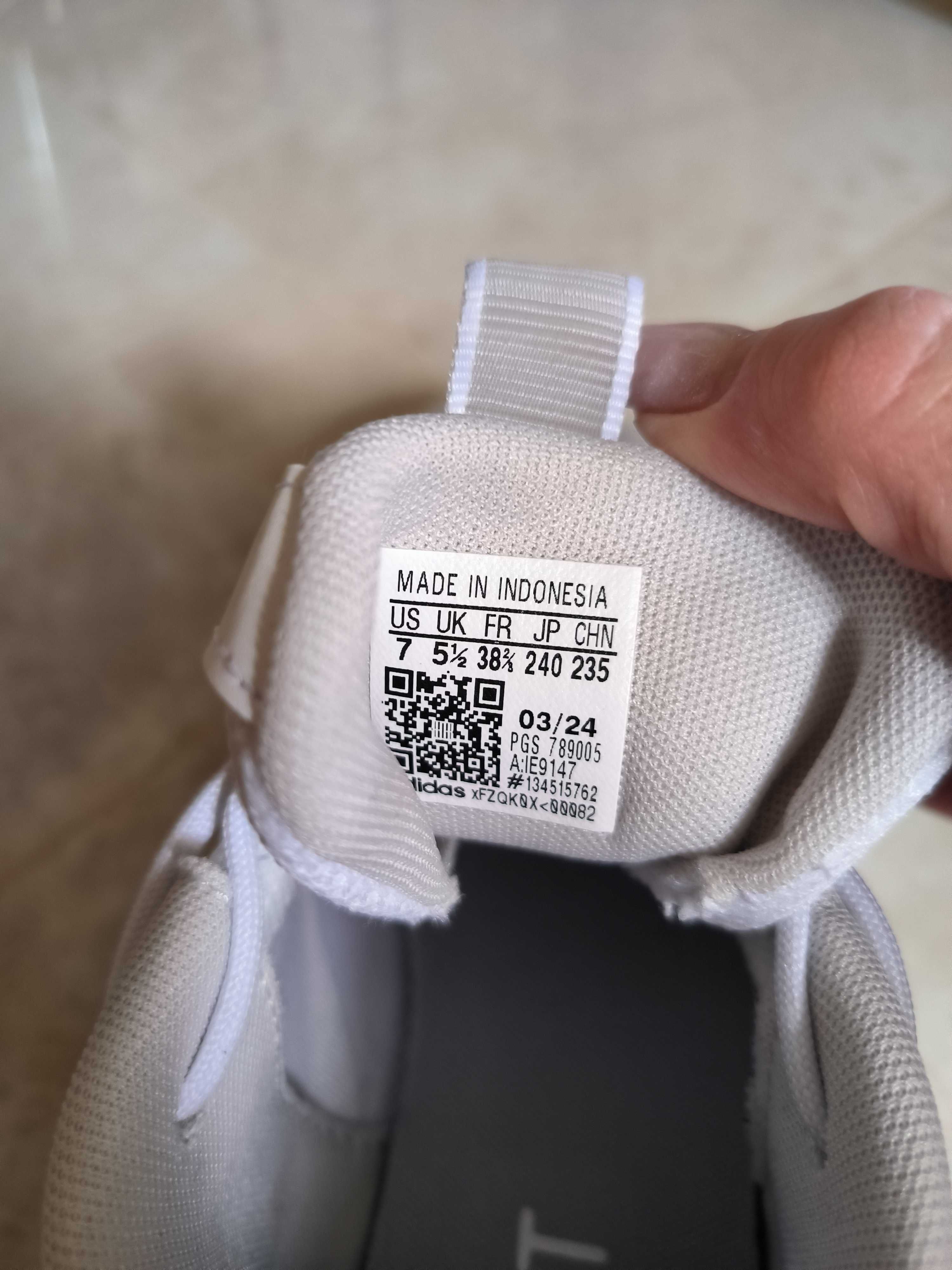 Кросівки Adidas AlphaBoost V2 нові