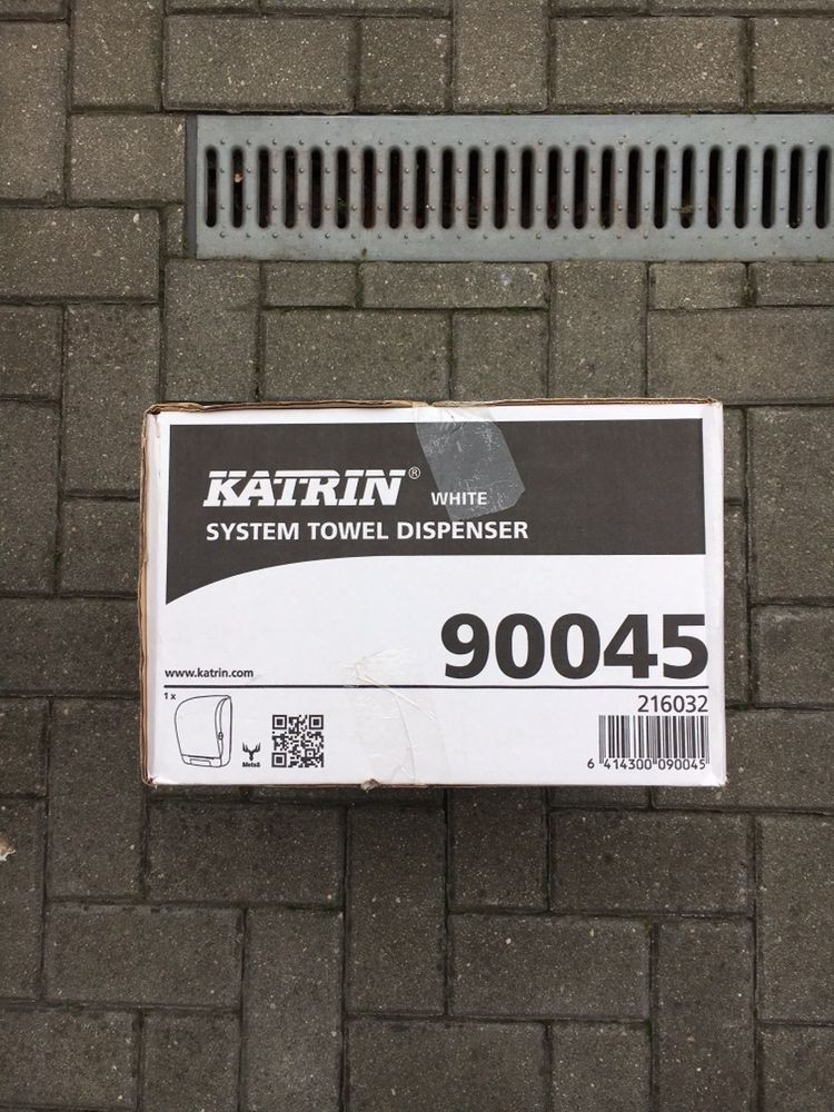 Dozownik podajnik ręczników papierowych katrin system 90045 white