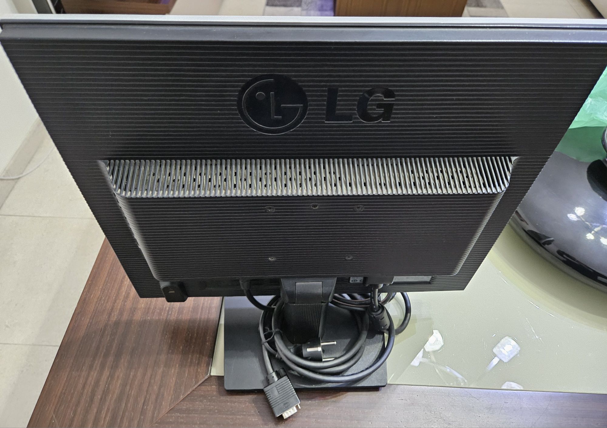 Monitor 19" LG L1919S