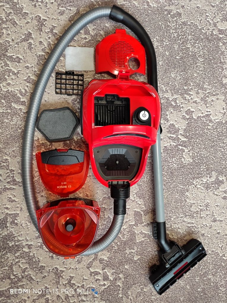 Пилосос Bosch 1700w в нормальному стані