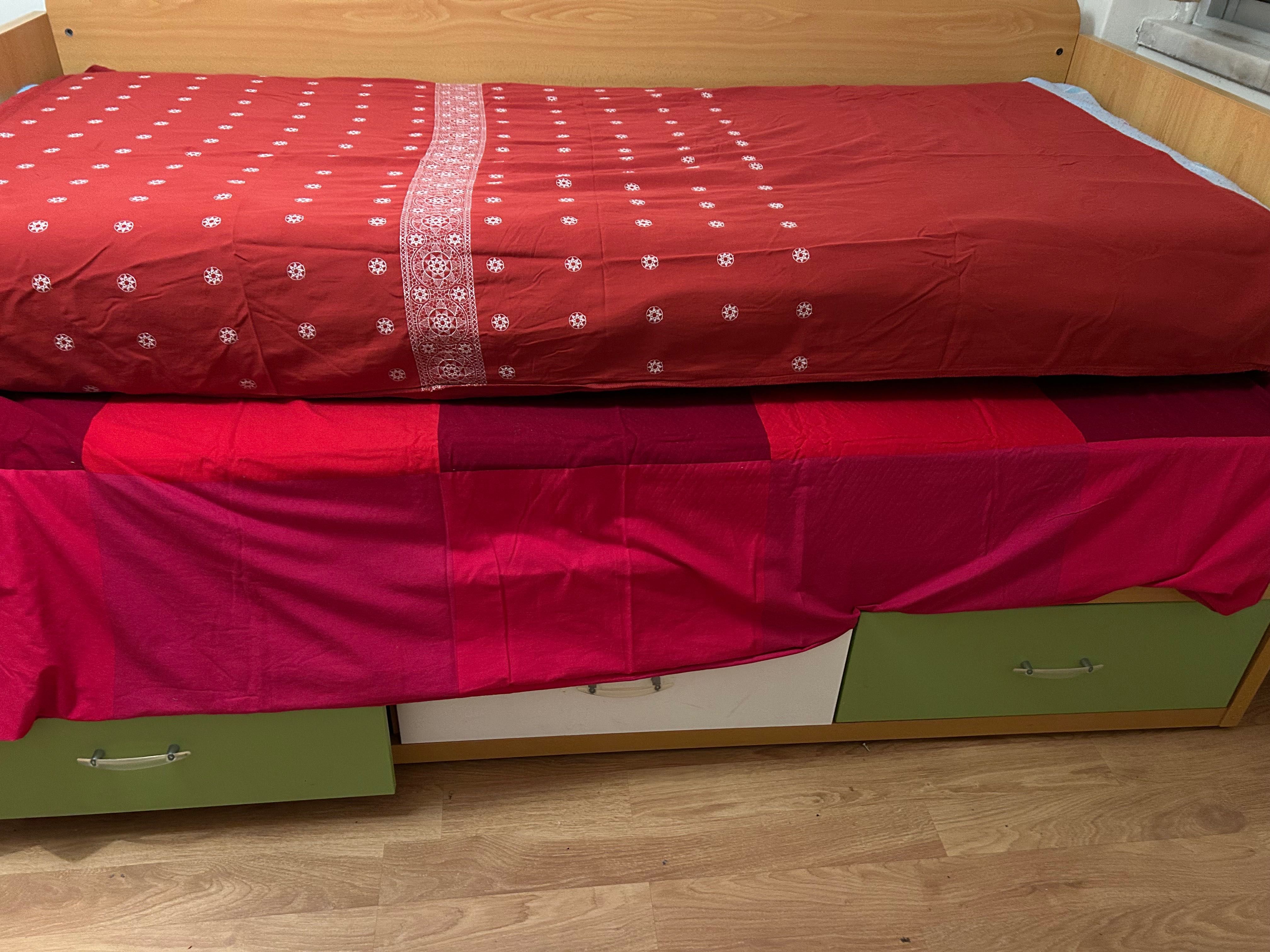 Cama com gavetas