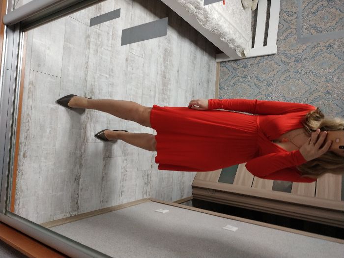 Новое красивое платье миди длинный рукав