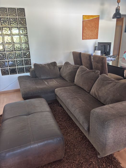 Aceito propostas, Sofa marrom com quatro (almofada+tapete+poltrona)
