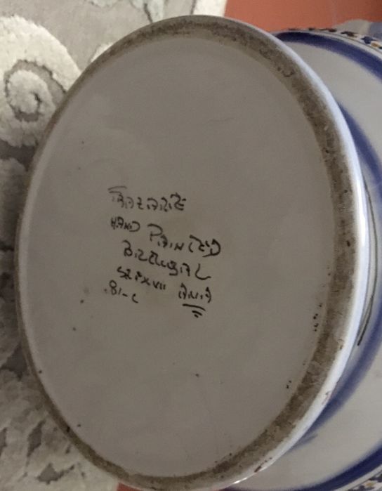 Potes de loiça de Alcobaça pintados à mão e assinados