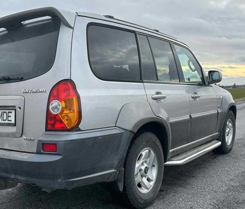 В Черкасах Hyundai Terracan Mitsubishi Pajero