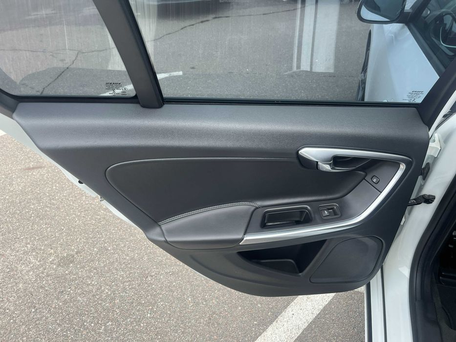 Volvo V60 (facelift) 2.0 дизель 2016 із Нідерландів