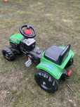 Zielony traktor dzieciecy z pedalami